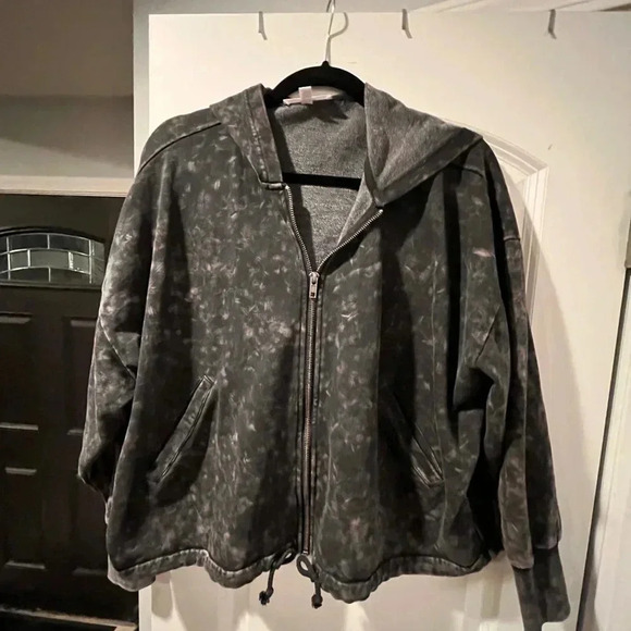 ~BB Dakota by Steve Madden~ Sweatshirt - Medium - Picture 1 of 8